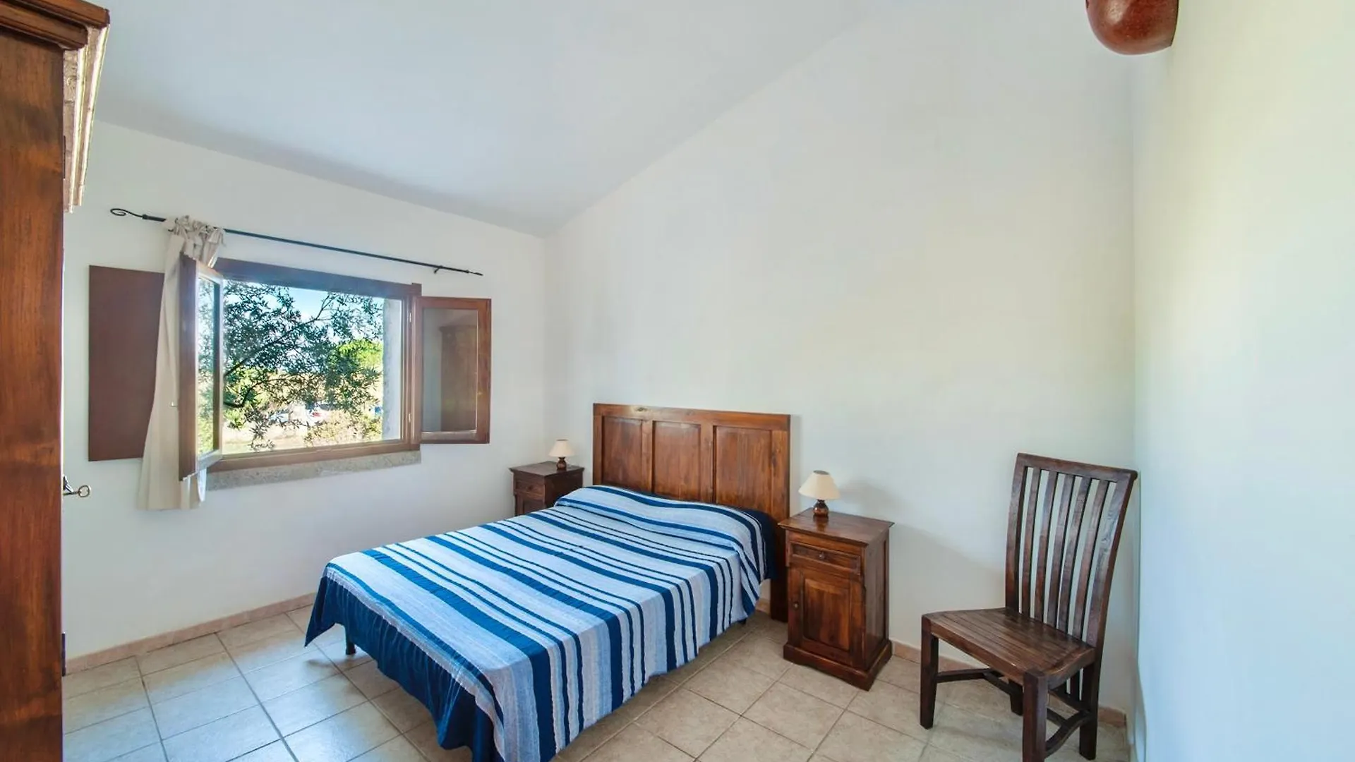 Aparthotel Residence With Swmming-Pool In Badesi, Apartments With Private Outdoor Area