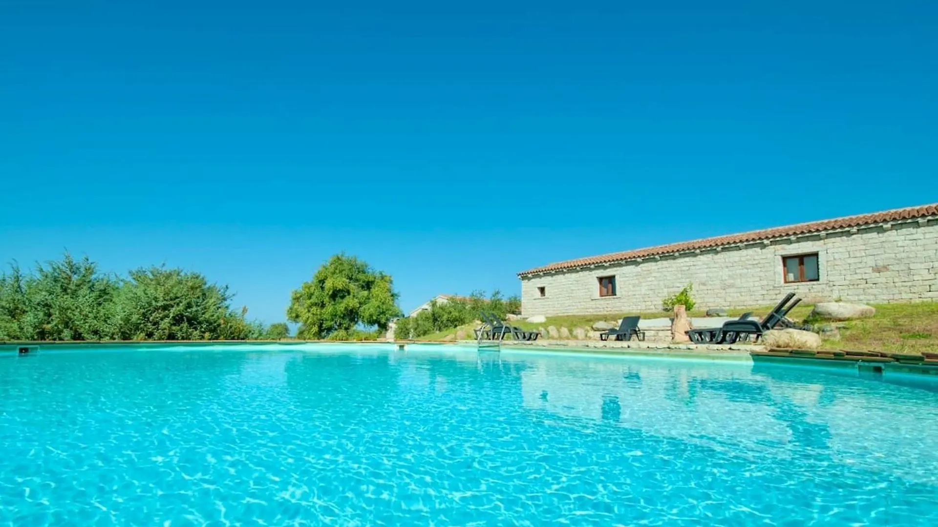 Apart Otel Residence With Swmming-Pool In Badesi, Apartments With Private Outdoor Area