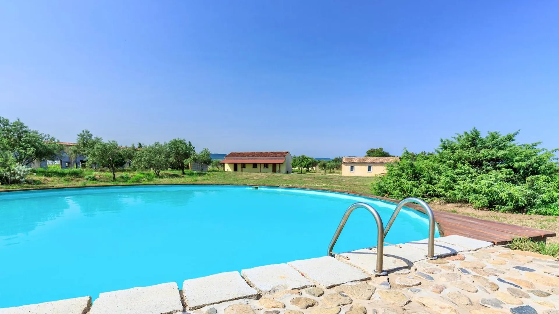 Apart Otel Residence With Swmming-Pool In Badesi, Apartments With Private Outdoor Area