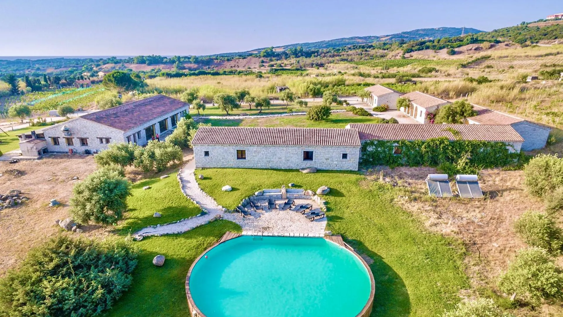 Residence With Swmming-Pool In Badesi, Apartments With Private Outdoor Area Badesi